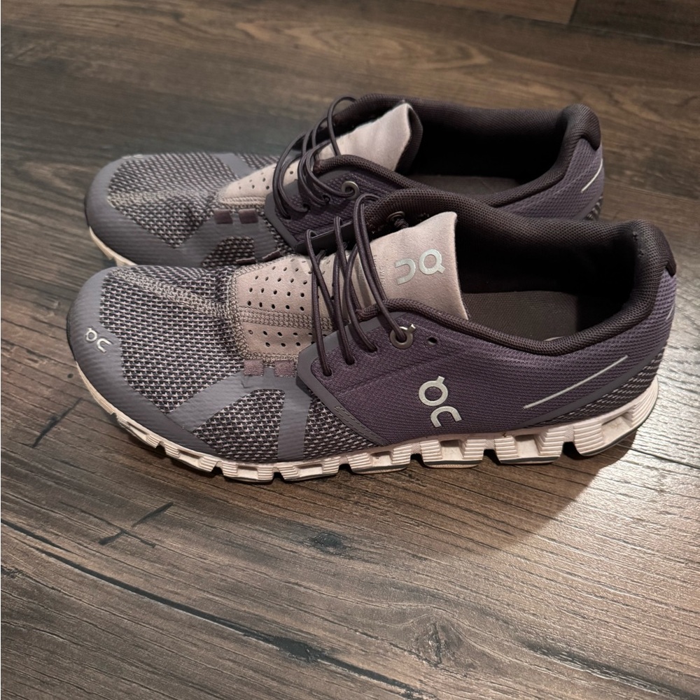 ON Cloud Women’s Size 8.5 shoes. Purple. In great condition